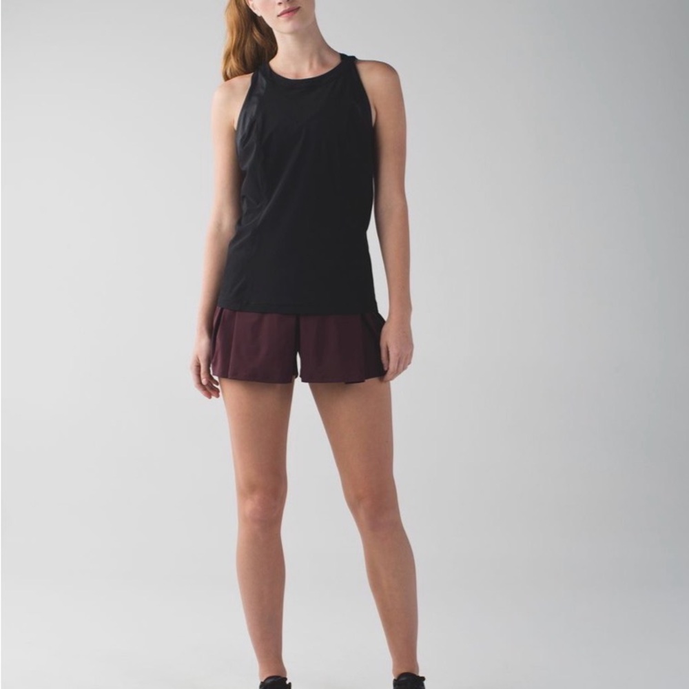 Lululemon Athletica Black and Burgundy Mini Skirt